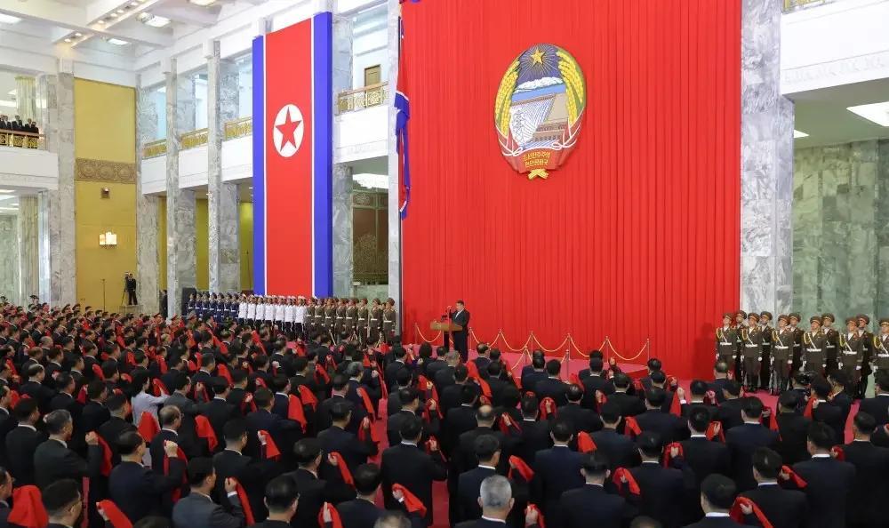 北面邻居朝鲜正在迎来百年一遇的历史机遇与变局，朝鲜在俄乌战争中的惊人表现，不仅让