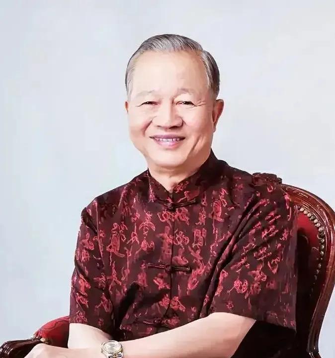 曾仕强教授说：“把钱看的高于一切的人，一定是个无情的人，为了钱可以牺牲一切的人