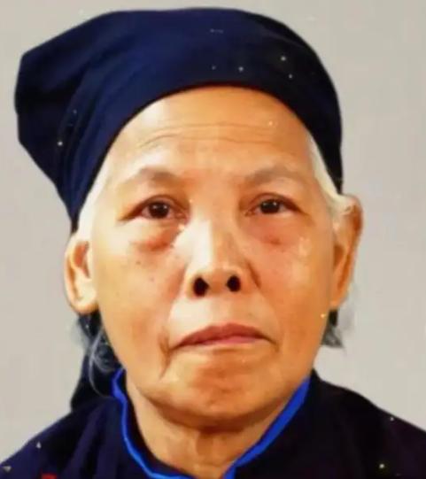 1947年，生在越南的隆美兰，后来嫁到了广西龙州，1979年对越反击战打起来时，