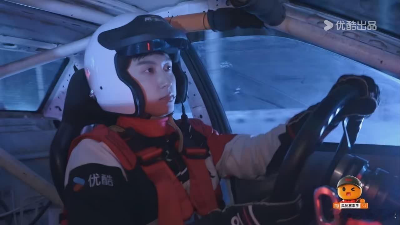 有些人是你看他综艺看不下他演戏，黄景瑜是，你看了他综艺，一比较更知道他演戏有多好