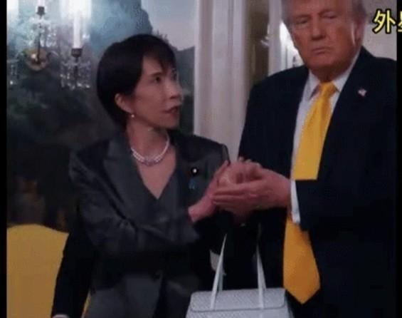 日本访美两大亮点！一是被特朗普嘲讽：你们日本偷袭珍珠港打招呼了吗？高市尴尬的无地