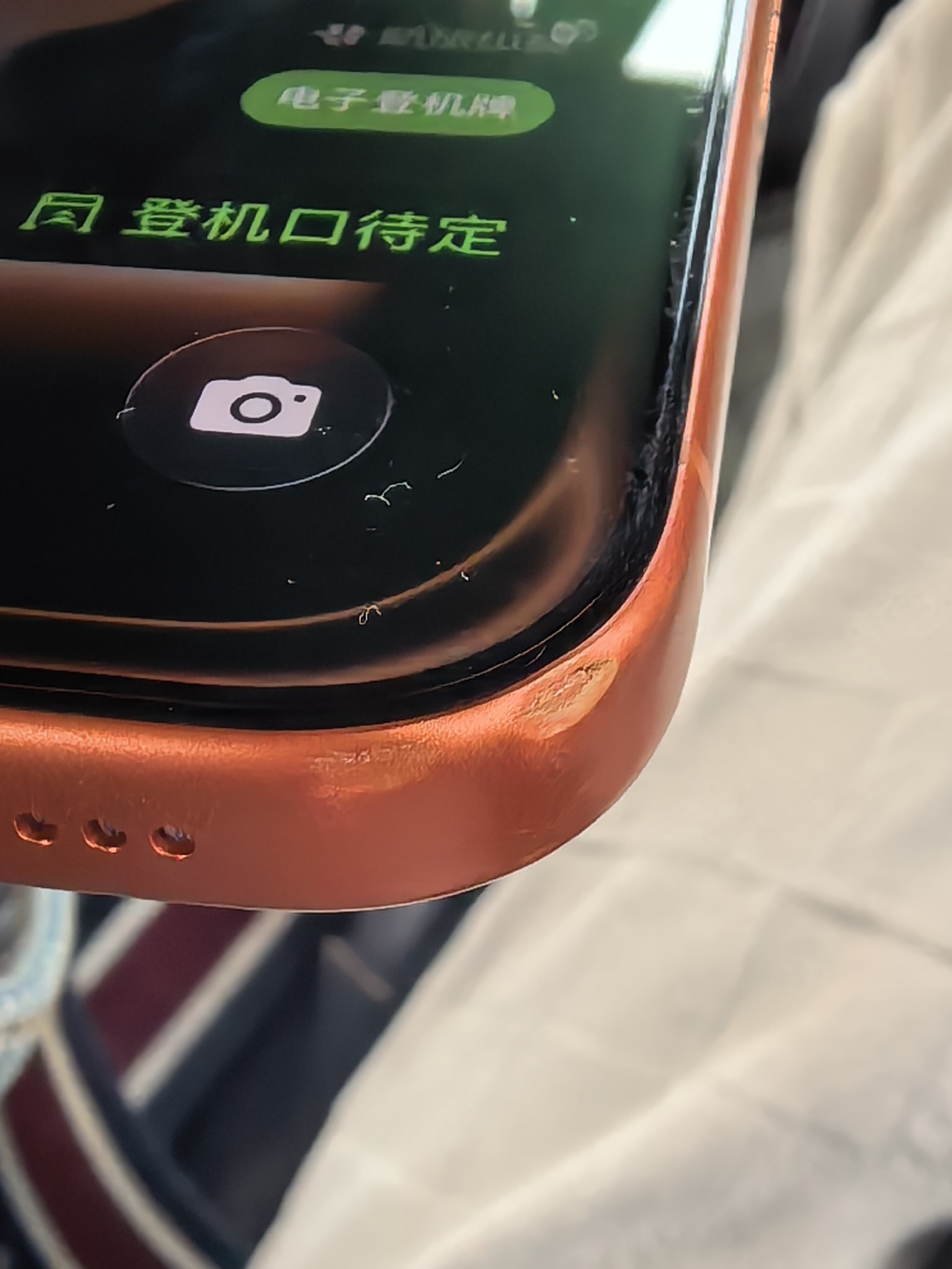 因为油菜一直和我讲话，导致我一个没注意把手机给摔坏了，这人笑一路了。