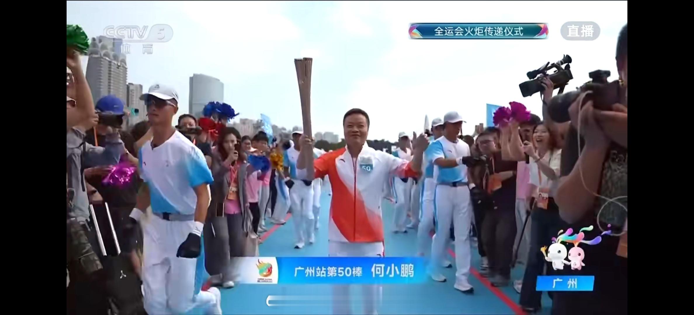 论作为全运会压轴火炬手的含金量[666][666][666]瞬间好多媒体挤上去，