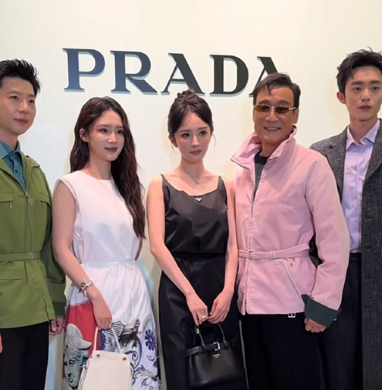 杨幂李沁居然同框聊天了，梦回宝钗晴雯时期了…