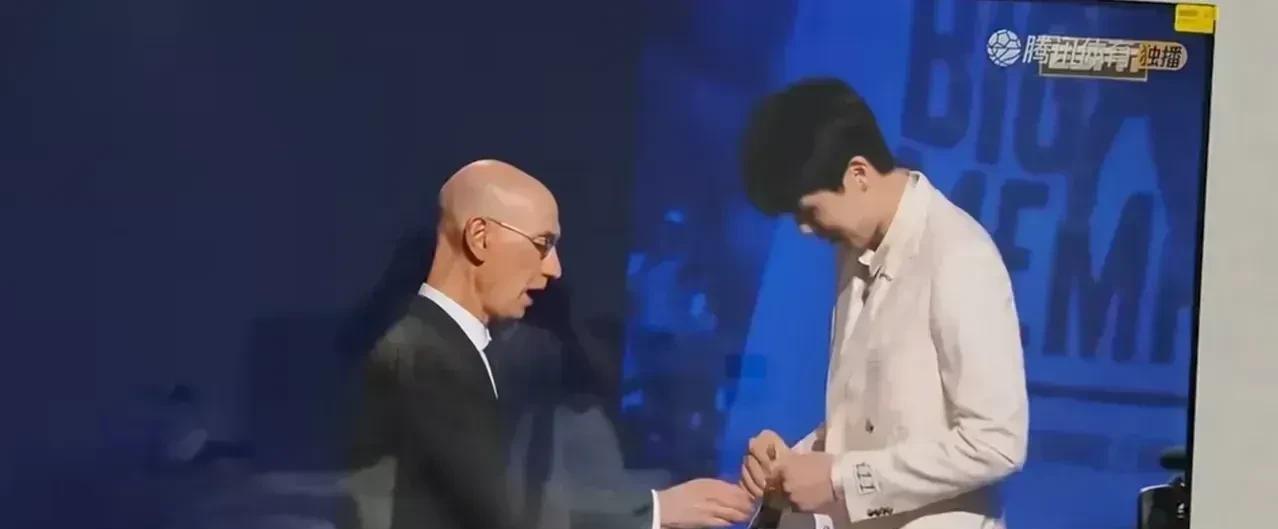 看来开拓者队已经准备好开拓中国市场了。杨翰森被波波特兰开拓者队选中并签约以后，
