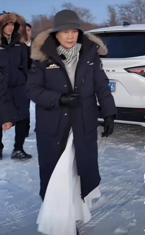 董明珠零下三十度蹲守黑瞎子岛，盯着空调连续烧了一百小时，屋里稳稳停在二十五度，她