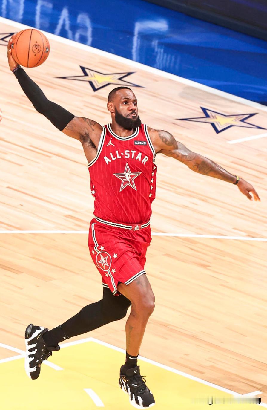 老詹为何突然落选全明星首发原因只有一个，那就是代言轩尼诗说实话，这有点太突然