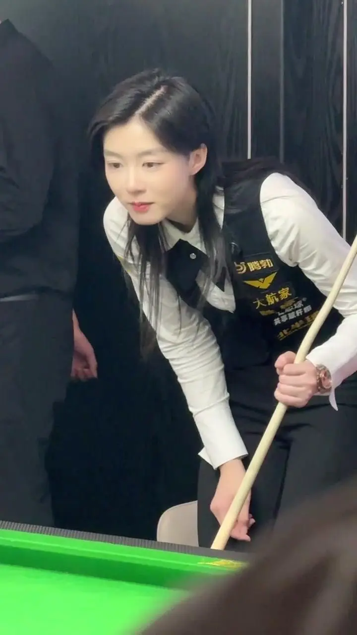 07年台球少女？这天赋我酸了！🎱07年的台球少女王思诺，身高一米七六...