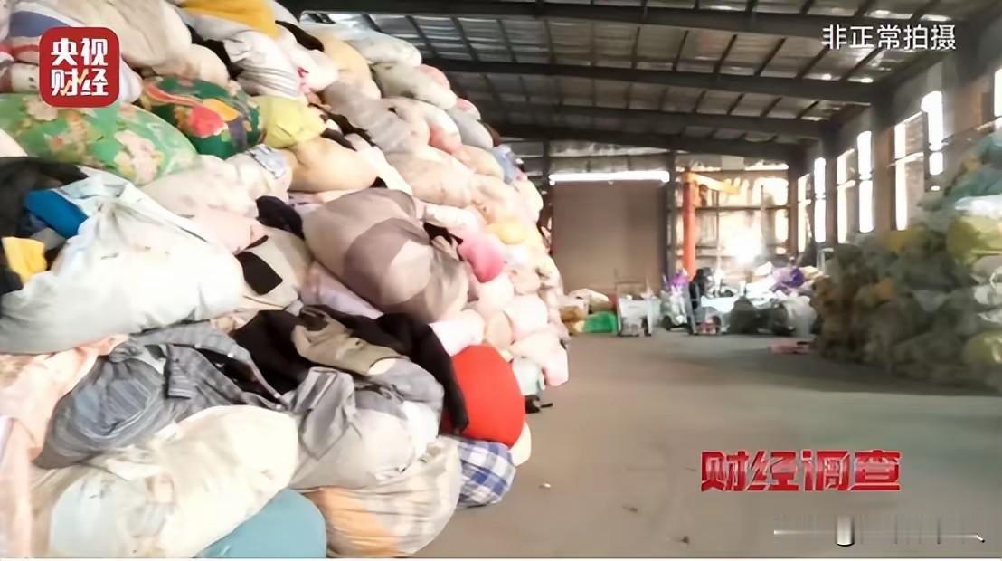 央视曝光“爱心捐赠箱”骗局：你的善心，成了他人的暴利！你家不穿的旧衣服，是不