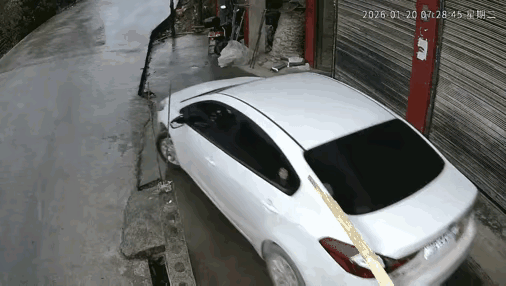 小孩:妈妈，你去上课吗？那我在家?