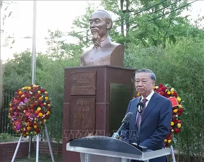苏林在韩国重提胡志明遗志：“与世界五大洲列强比肩而立”。苏林的举动值得高度