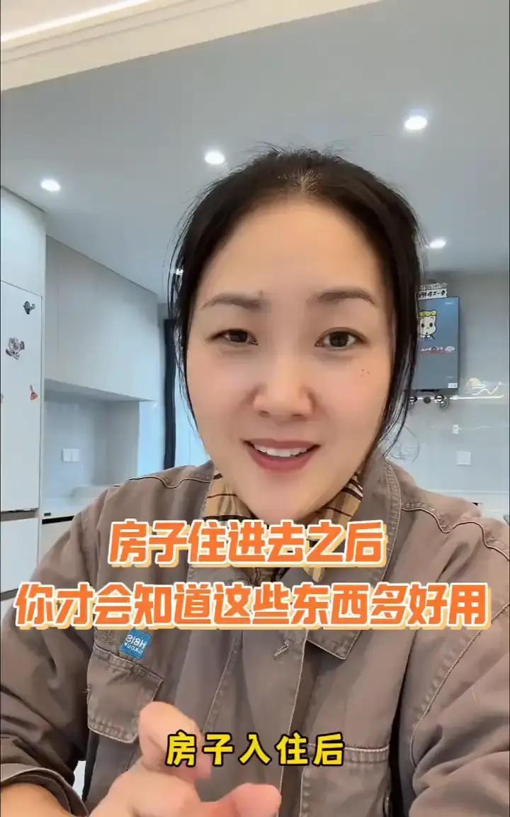 别再嫌弃立式空调占地方了。今年38%的聪明人都选了它。因为它用了“分布式送风”，