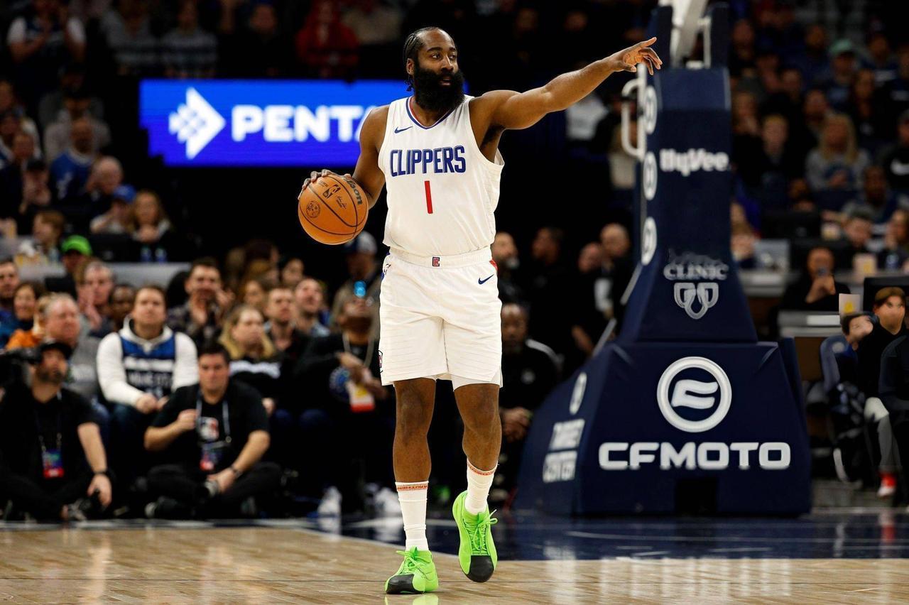 一个是宗师，一个是爆破手！哈登和保罗，谁更会喂球？看哈登与保罗的传球，恰