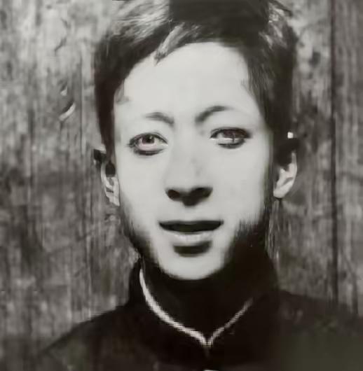 老蒋到死都没琢磨透，为啥吴石案后把地下组织端了个干净，十年后对岸还是把他的军