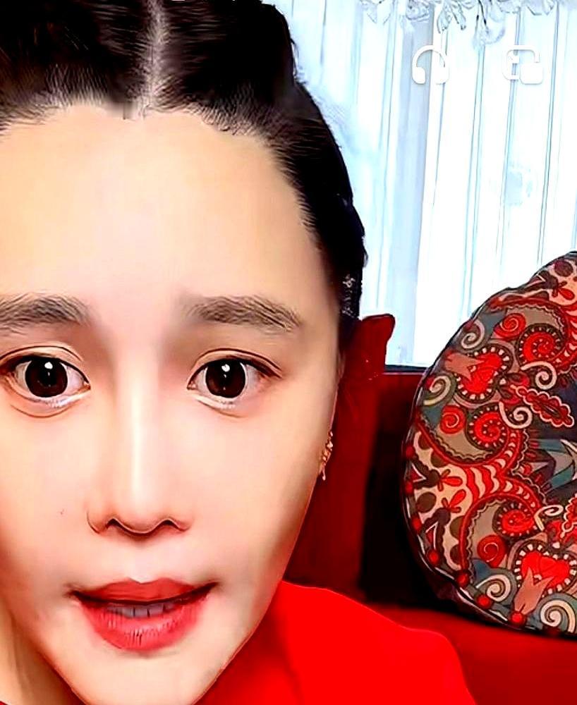 三年流水8个亿，她却在直播间哭诉，几千万房贷压得她只敢花利息。眼泪挂在脸上