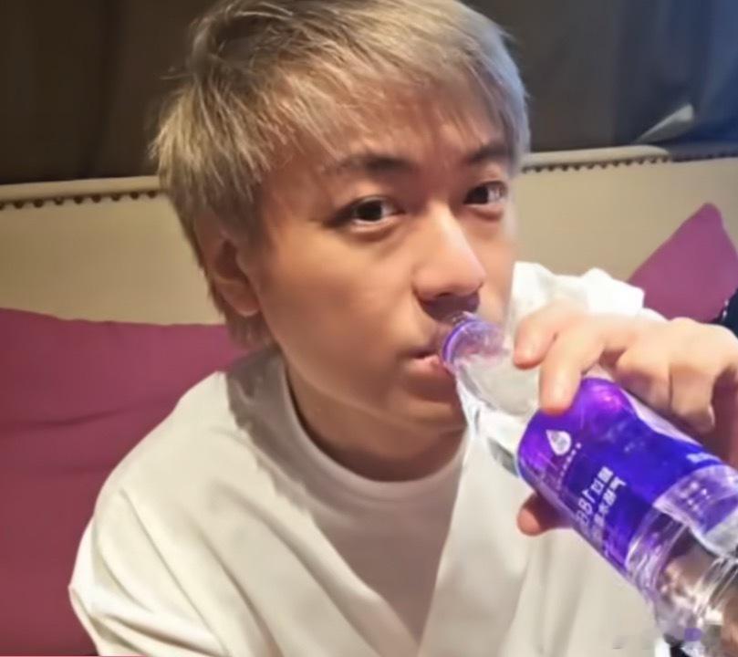 眼子：你概念里有一个事你不要完全放弃，你觉得这个时间不适合去做就先等一等。你看我