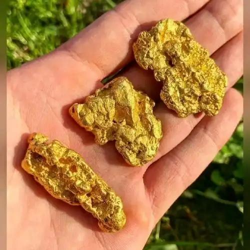 别再以为黄金只是埋在地下的金属了。严格来说，黄金根本不是地球的原生物质，它的诞生