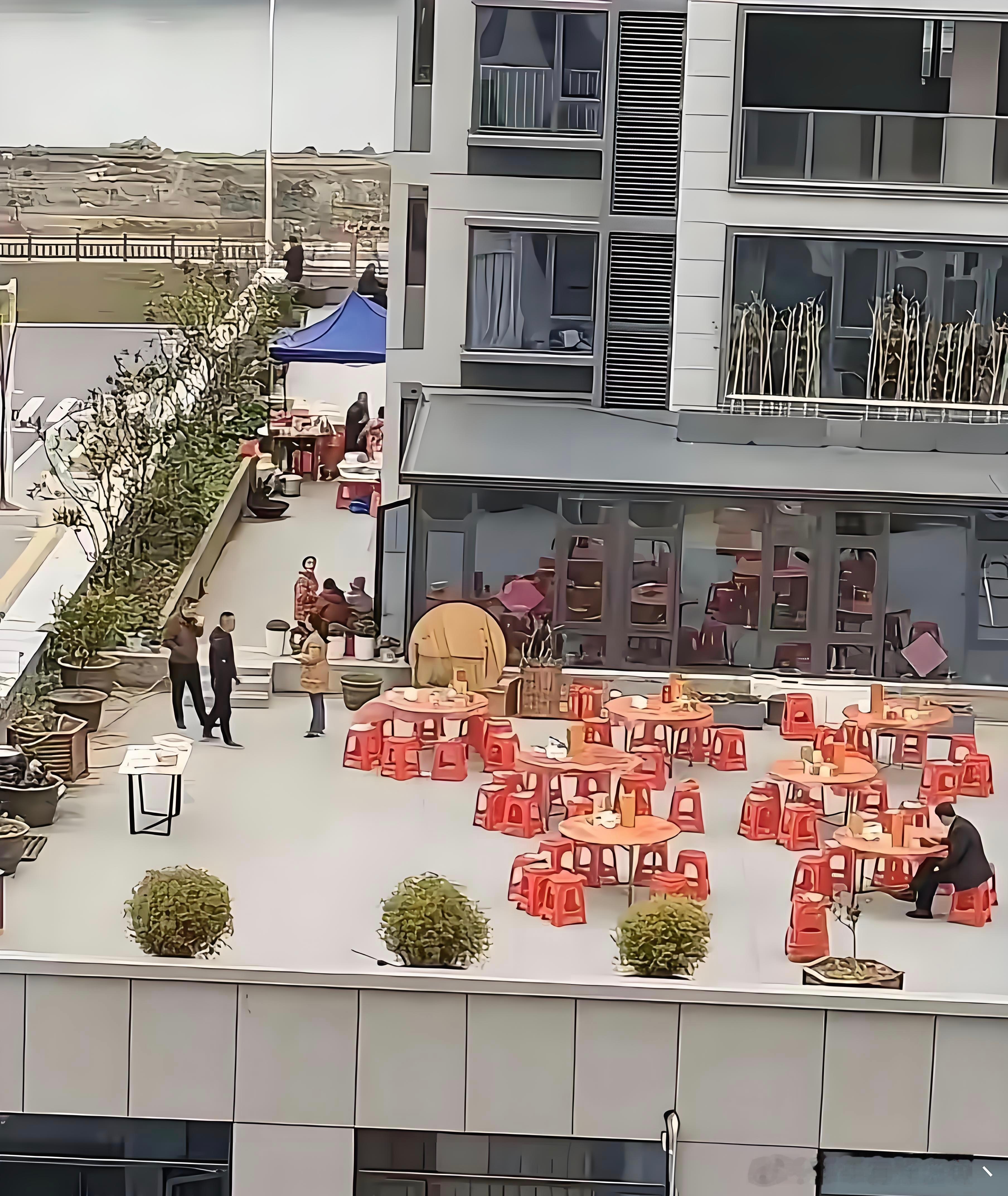 对这种人无语了，楼又不是他家买的，举报了