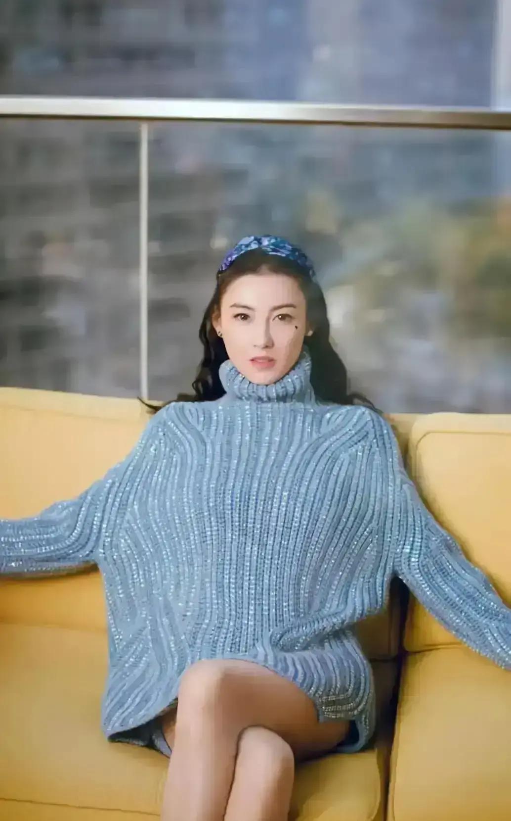 别再说单亲家庭的孩子敏感脆弱了。看看张柏芝17岁的儿子Lucas：当妈妈陷