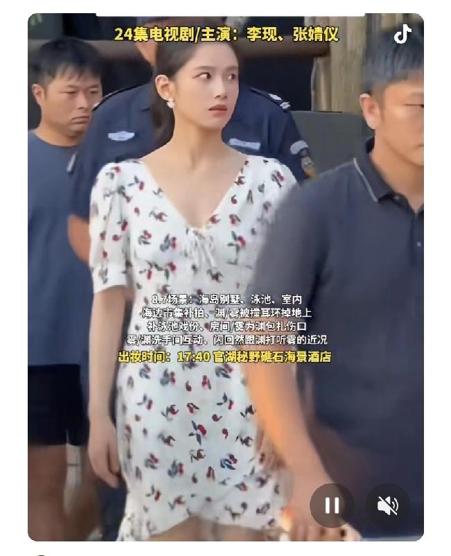 张婧仪单看挺好看的，但跟李现站一块，就有点暴露外形缺点：感觉比例不太优秀，腿有点