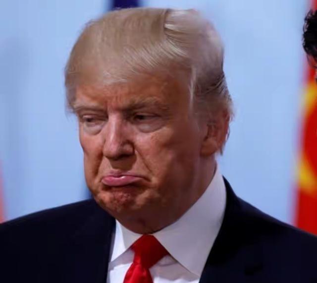 美国媒体讽刺特朗普，上次那么快就认怂了，这次你准备好了吗？随着美国主动加码对中国