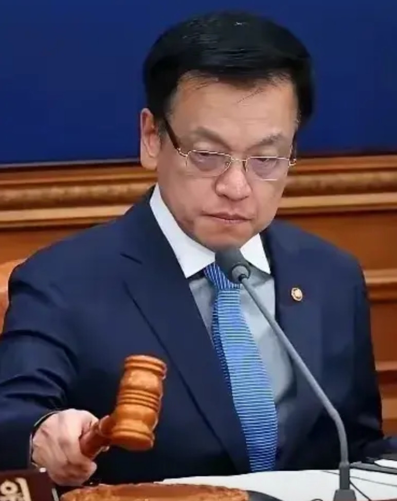 代总统的代总统，可能代不了总统了！崔相穆单打独斗挑战李在明80多天，虽败犹胜！