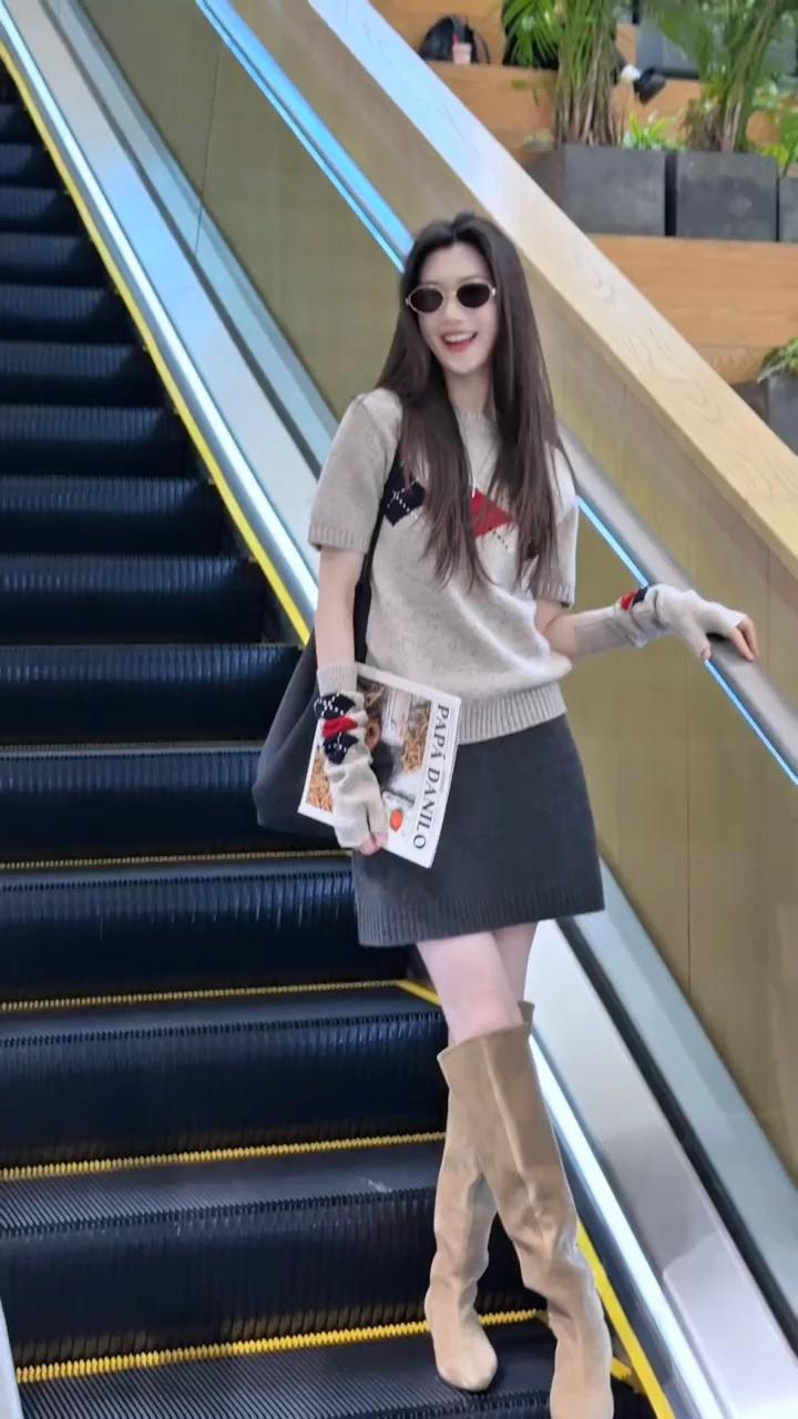 步步生莲，步步高升。