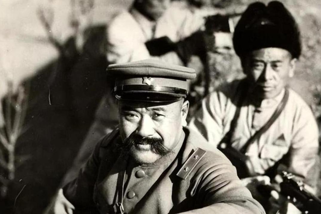 1928年，蒋廷黻在黑龙江省旅游研究，火车经过一片几无人烟的广阔大地，蒋问陪同