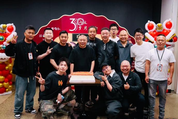 德云社众名角发文晒照，北美站六场演出完美收官，郭德纲即将带队奔赴南美！德云社张鹤