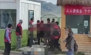 一个月挣几千块钱，你玩什么命啊！赛里木湖，旅游车司机没想到，他和一个验票的工