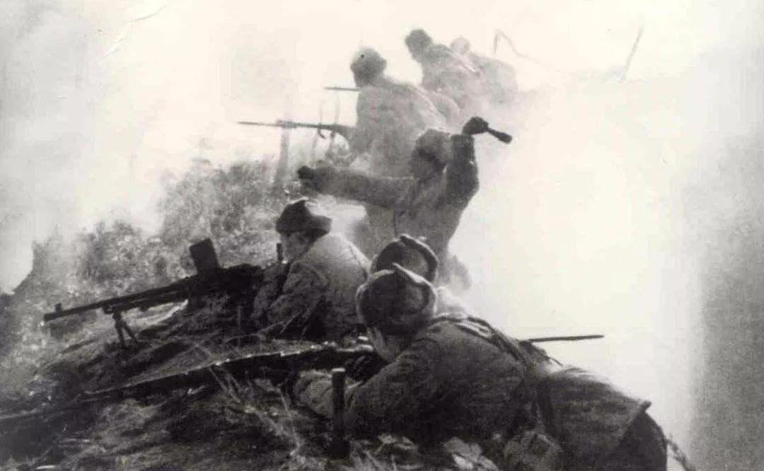 1950年11月29日，一位志愿军排长无视上级命令，放弃驻守高地，放走了美军ic