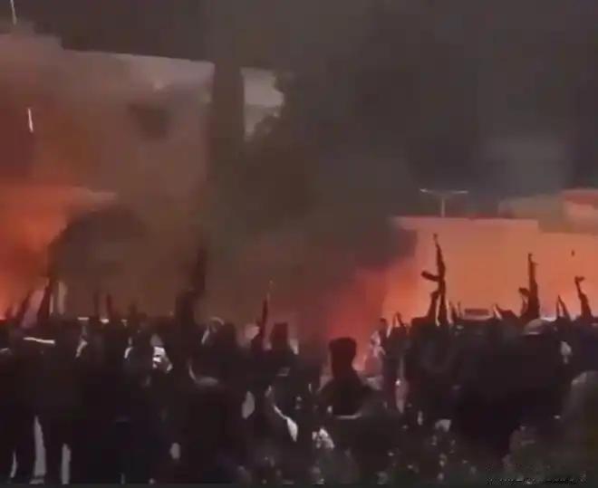 俄乌及委内瑞拉都没什么热度了，现在伊朗成全球的焦点希望这次伊朗真的能打起来啊