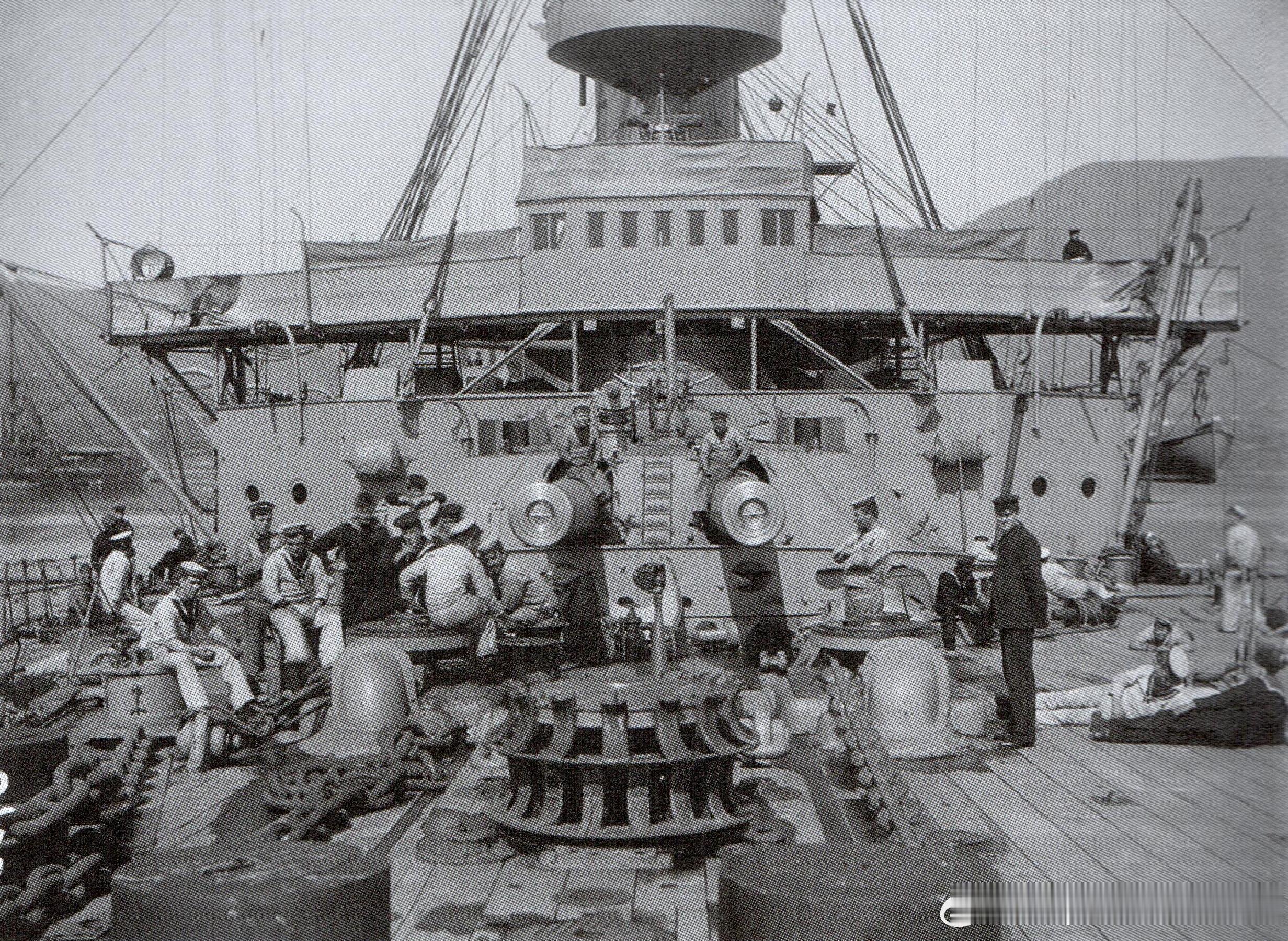 1899年服役的英国海军“Canopus老人星”级战列舰，是英国首型采用克虏伯表