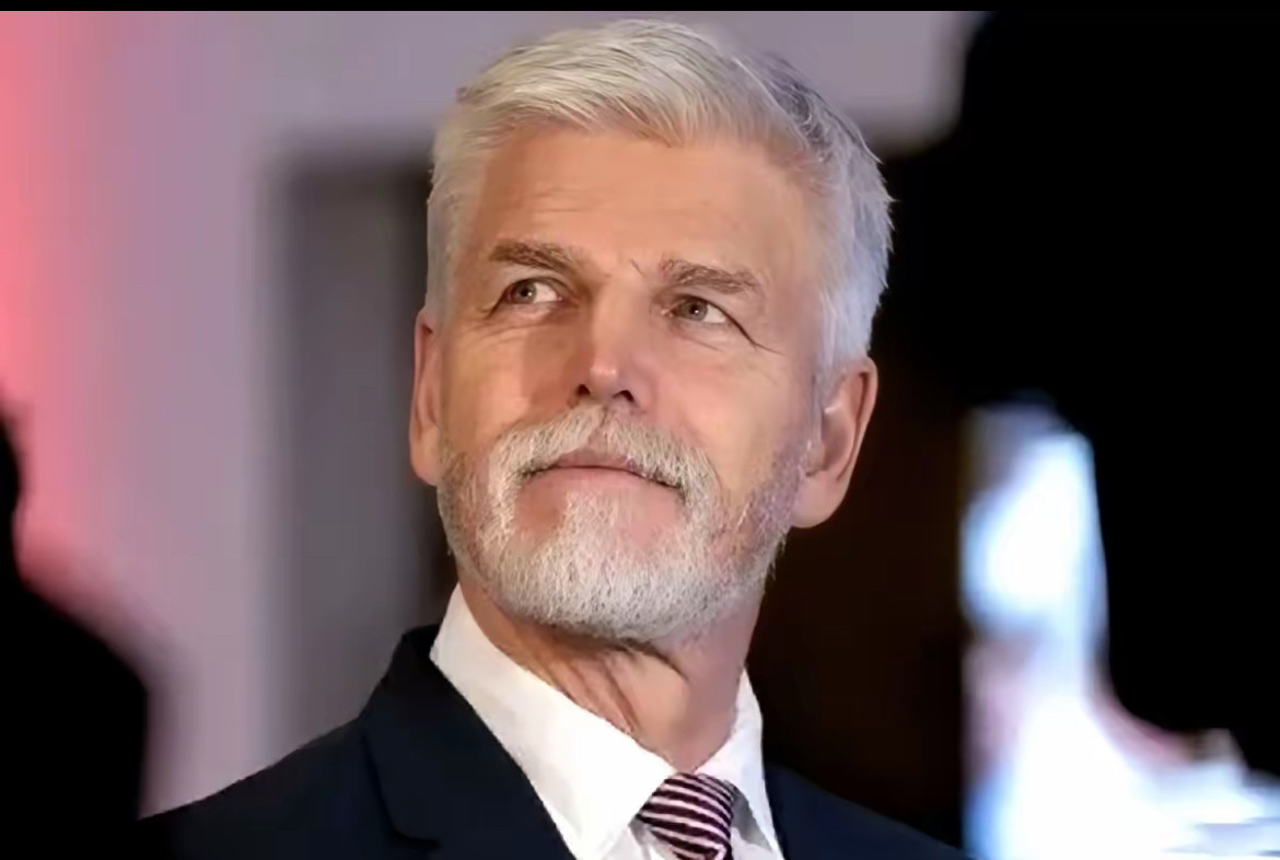 捷克又开始“发疯”了！帕维尔总统私下与朋友会面，捷克外交部发言人伦卡·杜却表示，