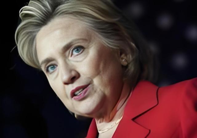 美国前国务卿希拉里·克林顿最近爆出一句很刺耳的话：她公开对美国现任总统特朗普处理