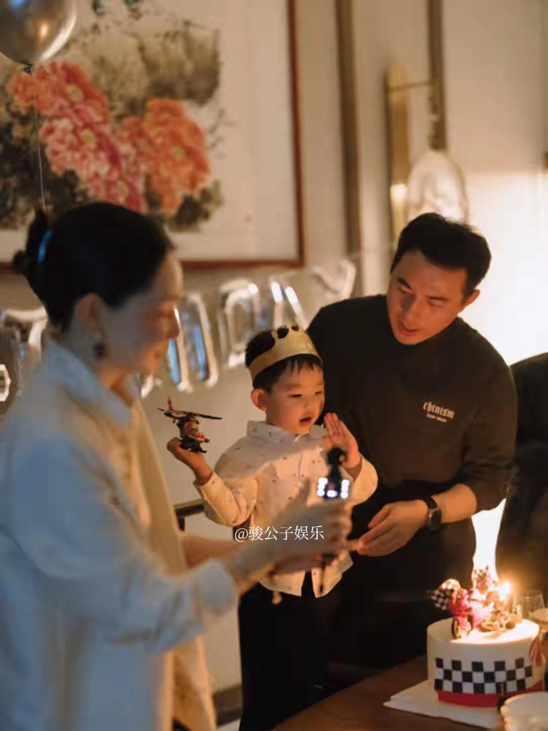 高晓松前妻夕又米如今很幸福啊！夕又米晒照为儿子庆三岁生日，画面中，小家伙被爸