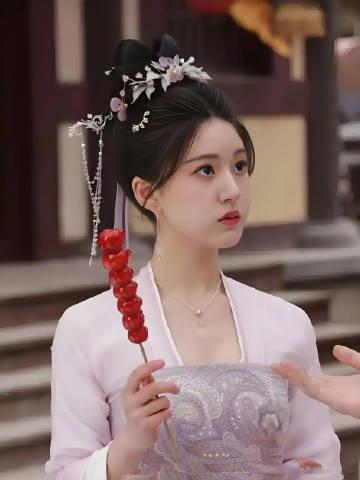 演技为王：卢昱晓风波下的观众认可逻辑近日，卢昱晓工作室被曝私联站姐，引发舆论