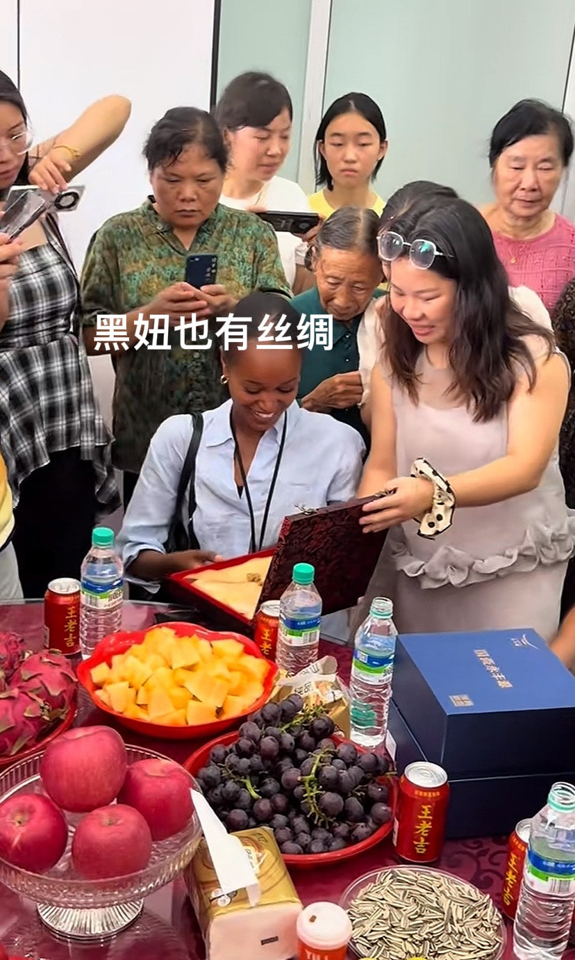 比利时养女才华横溢引关注这个女孩被比利时夫妇收养后，真是