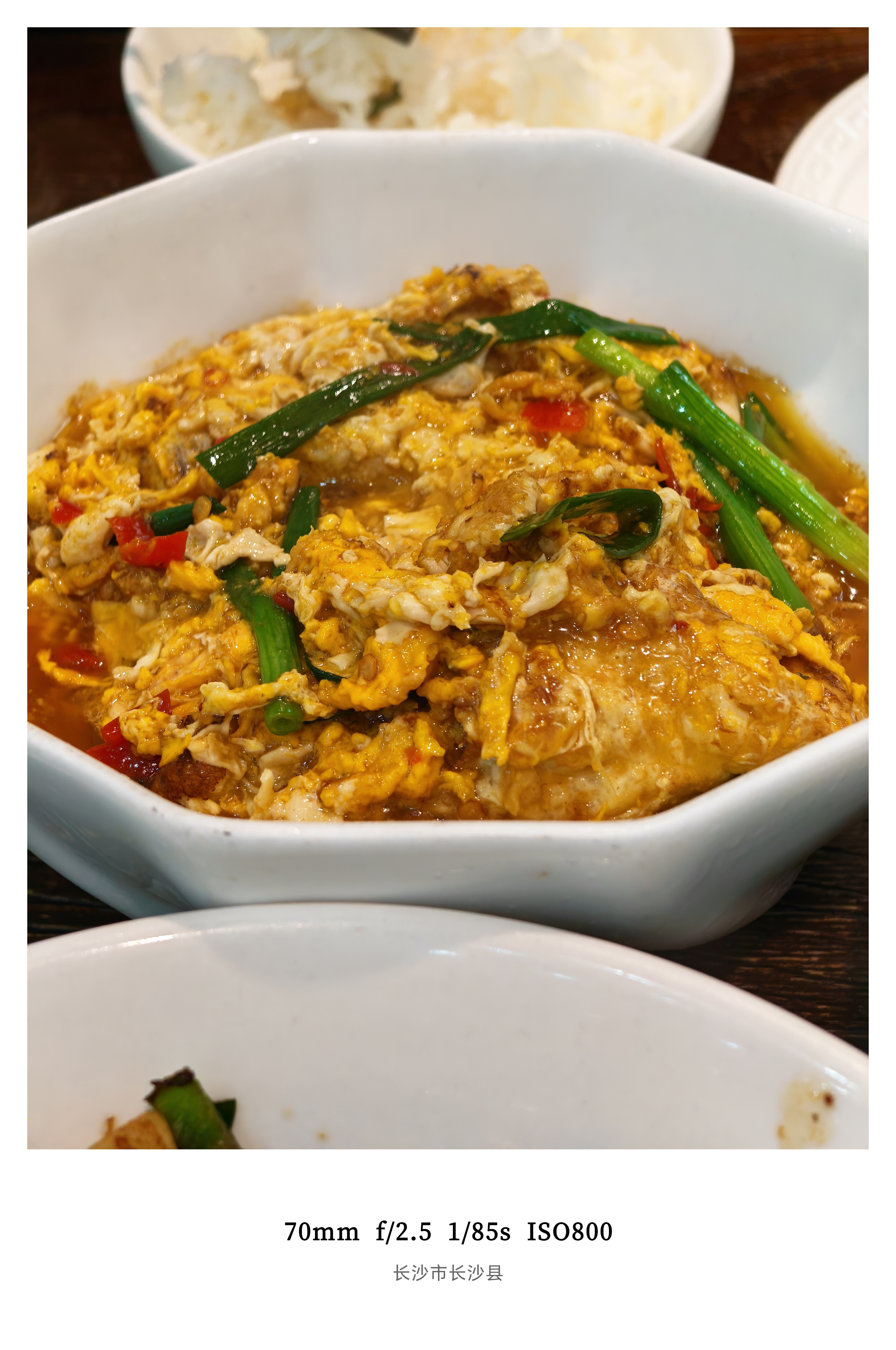 藏在居民楼里的长沙美食太好吃了，价格还很接地气青椒炒油渣，醋炒蛋还有爆炒腰花这几