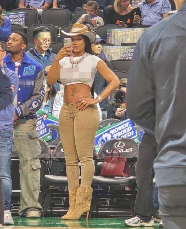 女友真空观战，佛祖再迷失！克莱末节惨遭DNP全场11中3仅8分2失误……独行侠v