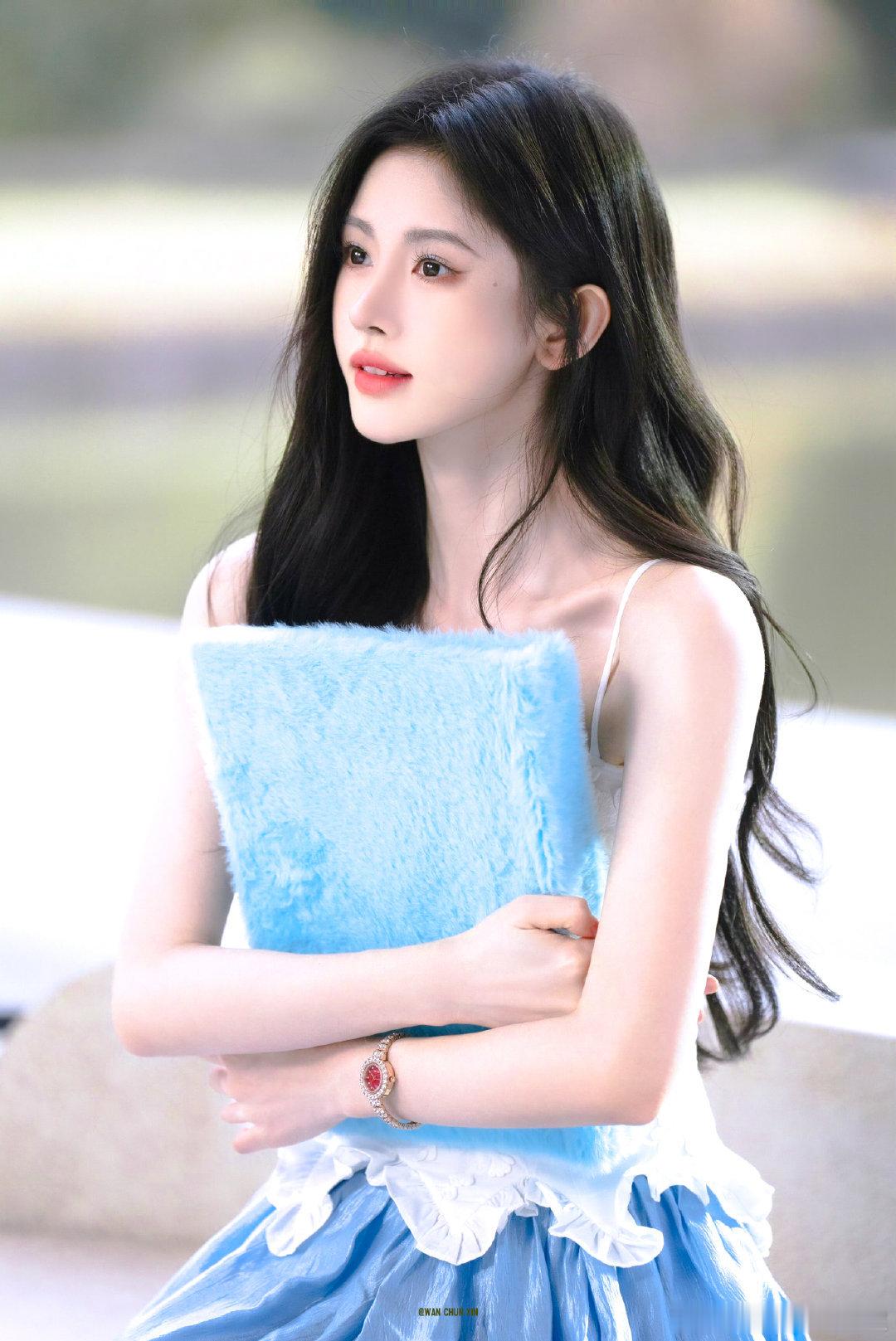 davena品牌代言人鞠婧祎美到失语你不是还有一套没发嘛​​​