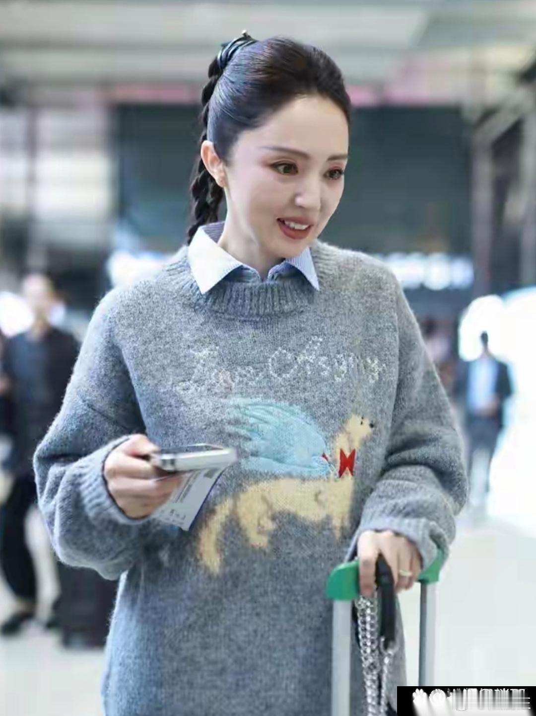 董璇咋捯饬都显不出年轻态了。