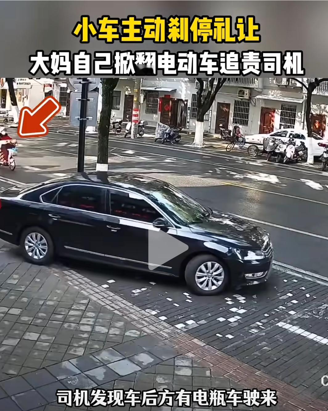 开始无接触碰瓷了！如果不是有视频黑车司机真的说不清了，注意看下面一辆黑车正准备