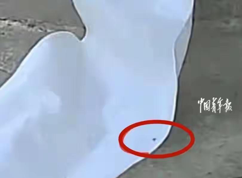 大爷随手丢烟头，烧掉半条街，却点燃整座城的善意——3小时生死链里，没有旁观者