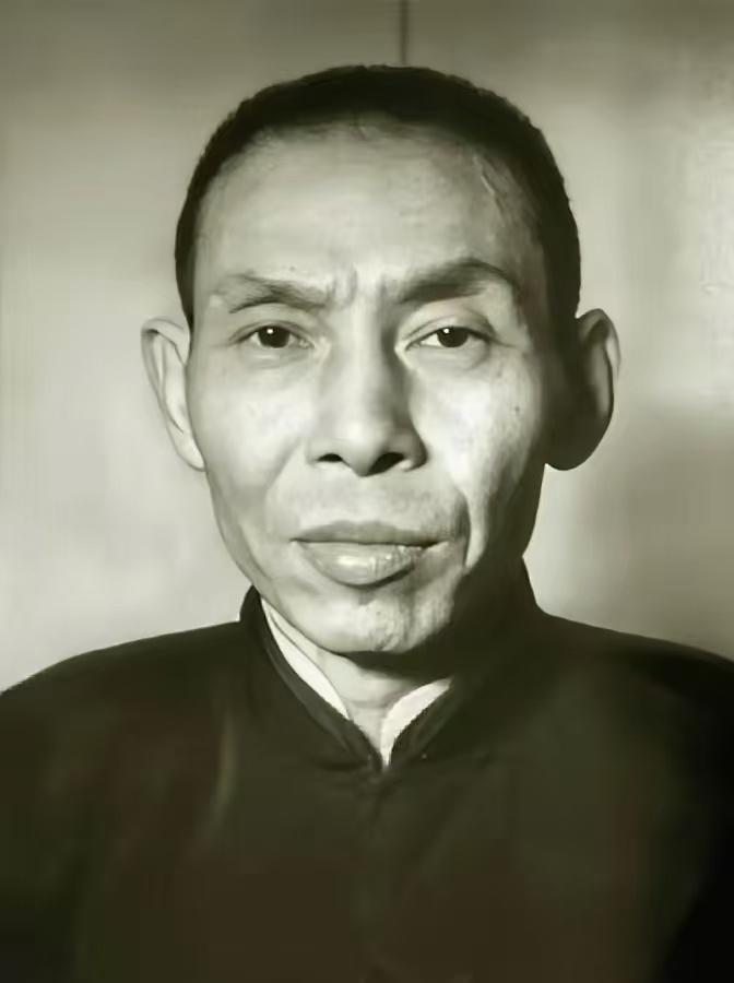 大律师秦联奎到杜月笙赌场玩，输了4000块大洋，没钱支付，只好开支票抵债。没想到