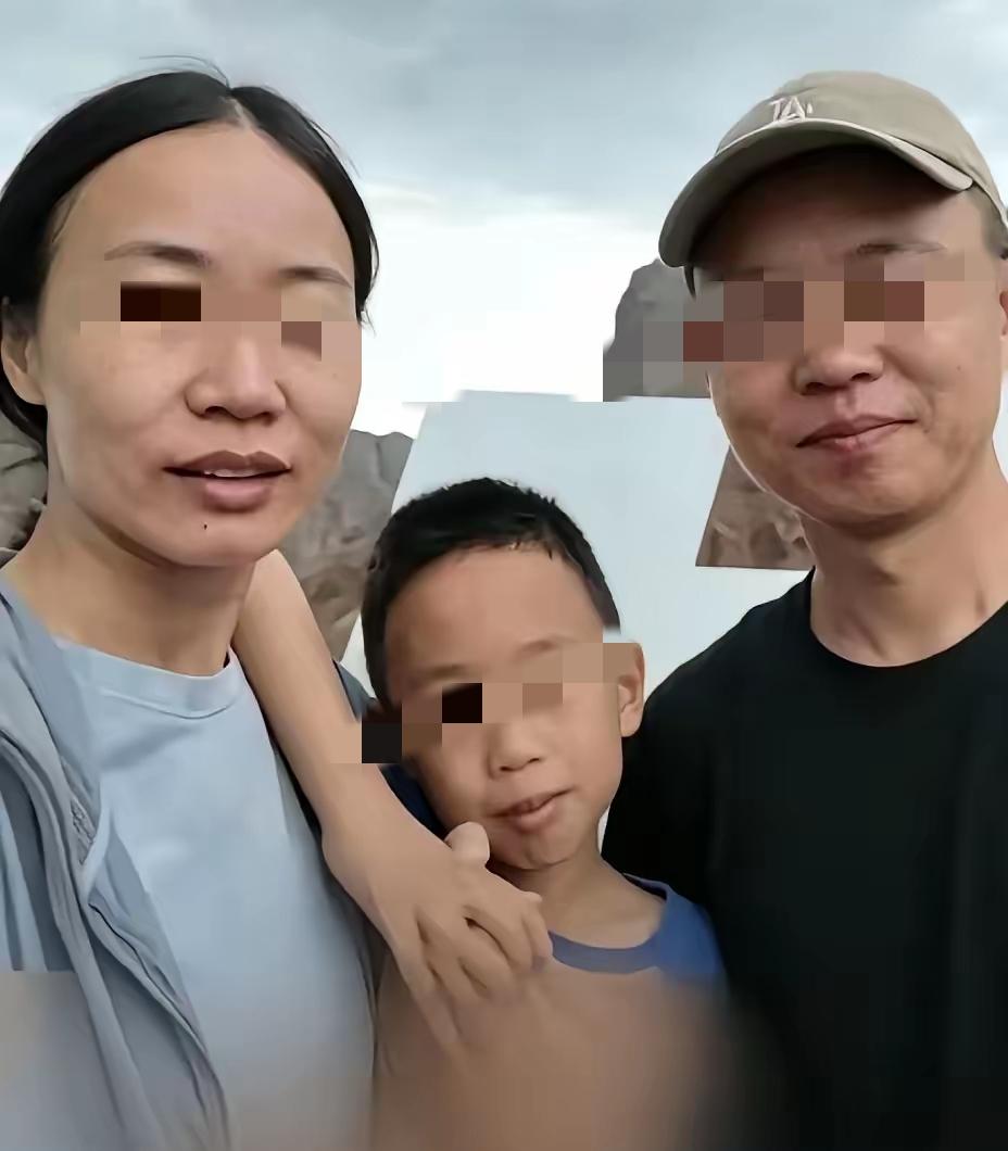 一场给孩子庆生的旅行，竟成一家人无法回头的噩梦。苏州一家三口飞到新疆，刚给11