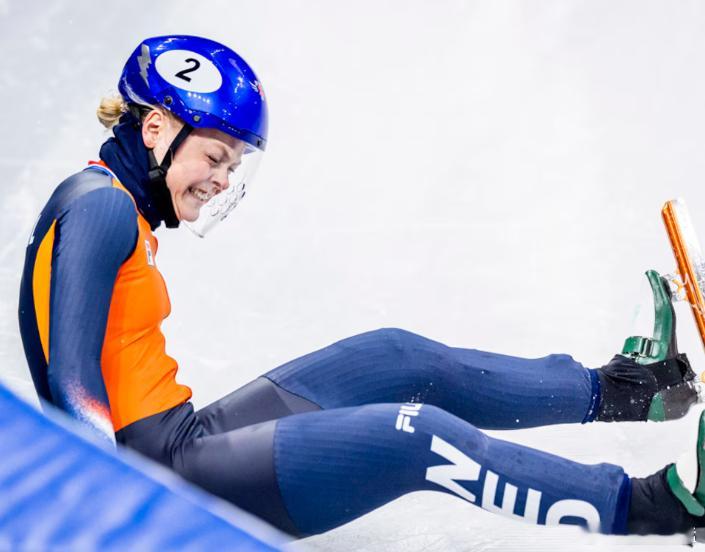 最强拦路虎双双出局北京冬奥场景再现天赐夺冠机遇加半程领先短道接力决战中国队最