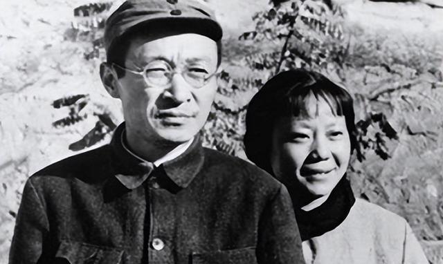 遵义会议后，成立了“新三人团”，负责红军军事行动，由毛泽东、周恩来与王稼祥构成。