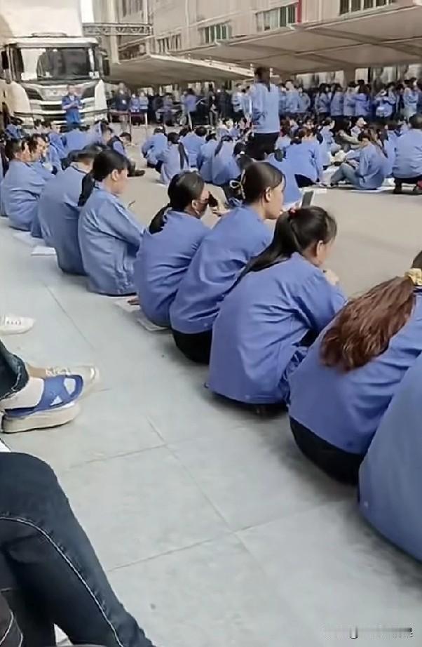 位于深圳福永的这家公司因为没有班加，导致一线员工集体罢工，确实有点不能理解。厂