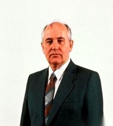 美军飞行员当时肯定都懵了。在朝鲜上空，跟志愿军打着打着，耳机里突然传来一句口音